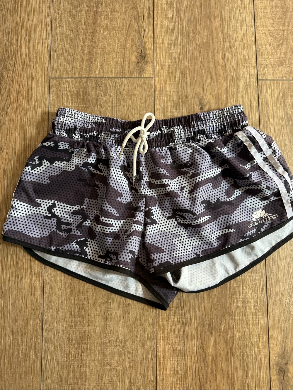 Lotus Leggings Womens Gray Camo Athletic Shorts